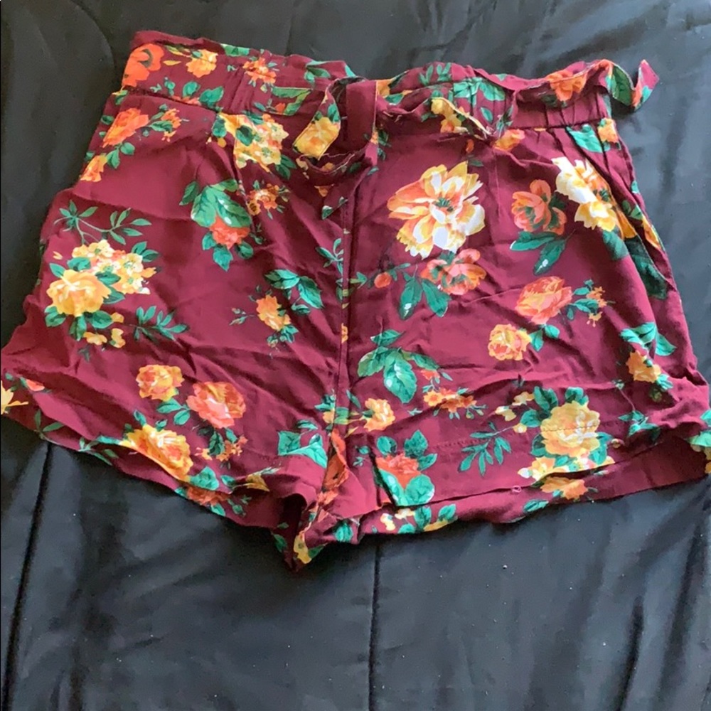 Super cute floral shorts